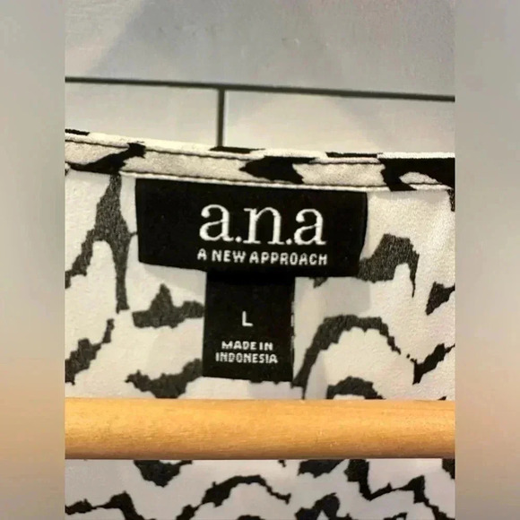 A.n.a Black and white blouse- size L - Picture 2 of 6